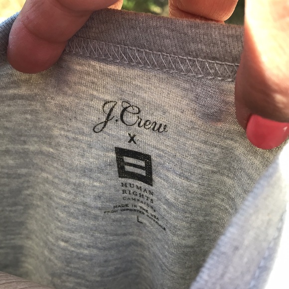 🆕J.Crew “Love Is The Way” Graphic Gray T-Shirt Brand New - Picture 5 of 6